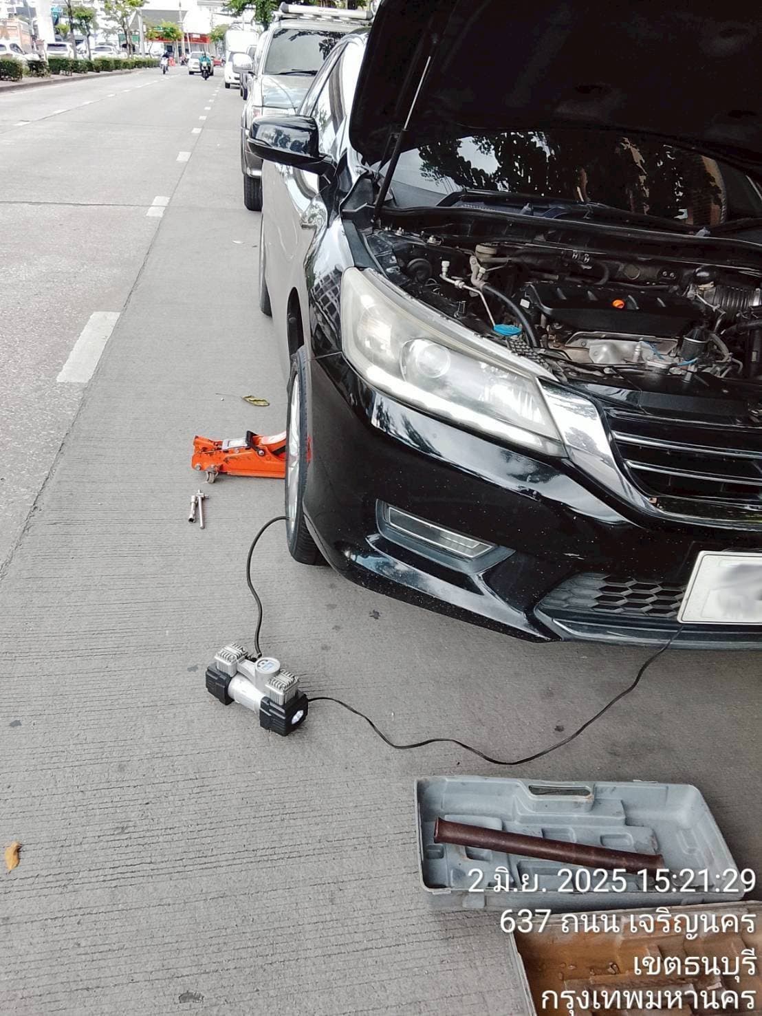 ผลงานบริการปะยางนอกสถานที่ Nang Service ภาพที่ 16 - บริการซ่อมยางรถยนต์มืออาชีพ 24 ชั่วโมง